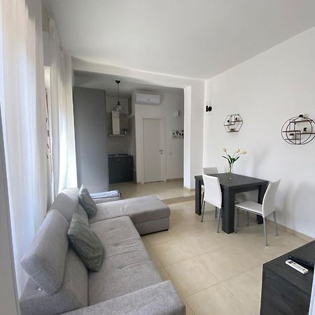 Civico 107 - Apartment With Private Parking クアルトゥ・サンテーレナ エクステリア 写真